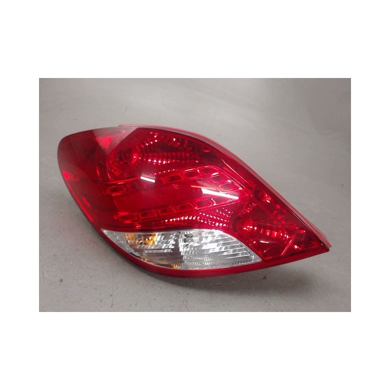 FEU ARRIERE GAUCHE  PEUGEOT 207