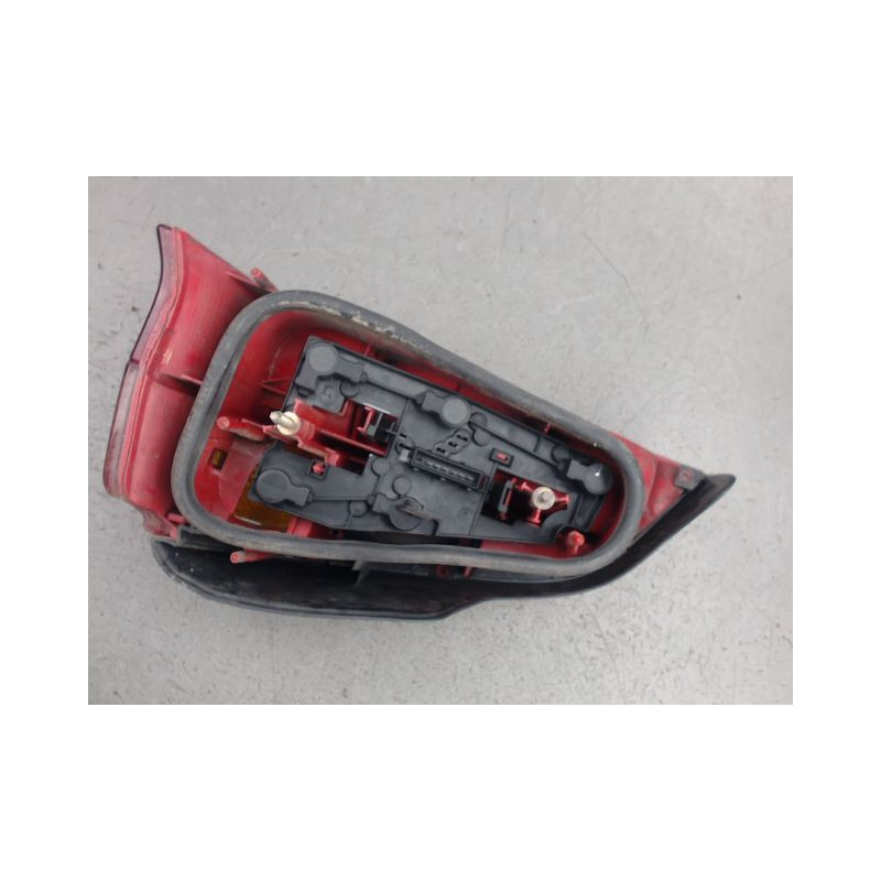 FEU ARRIERE GAUCHE  PEUGEOT 106