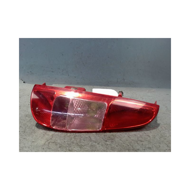 FEU ARRIERE GAUCHE  PEUGEOT 807