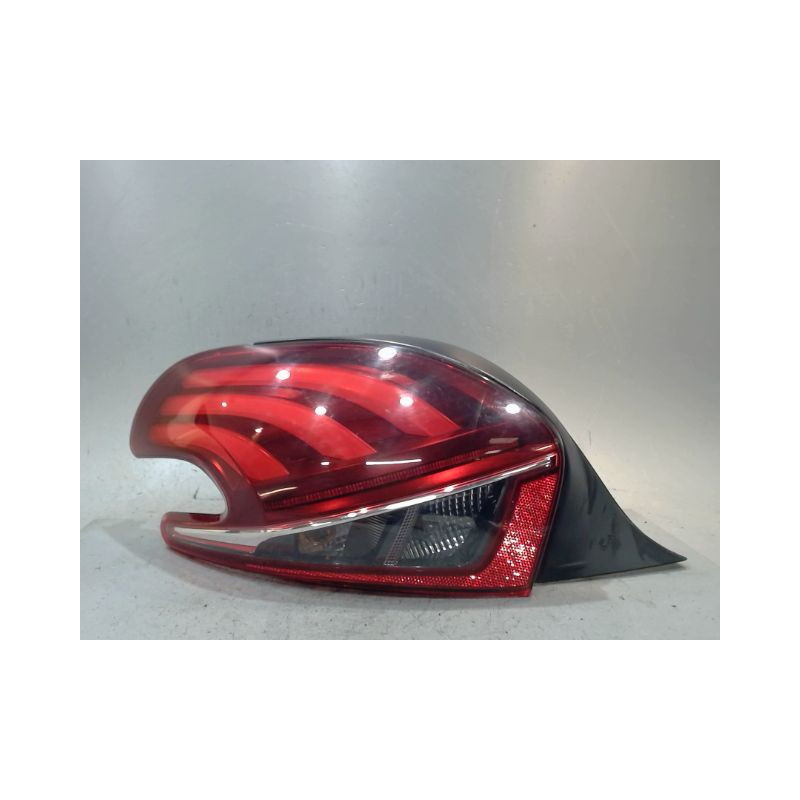 FEU ARRIERE GAUCHE  PEUGEOT 208