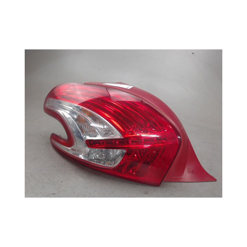 FEU ARRIERE GAUCHE  PEUGEOT 208