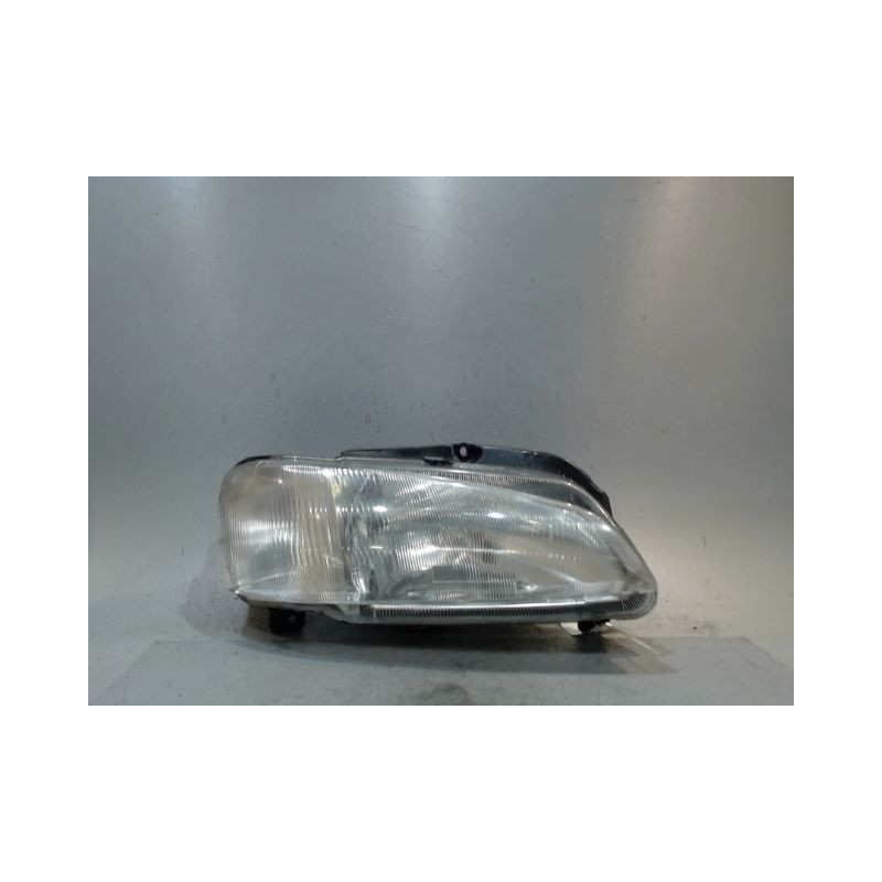 PHARE DROIT PEUGEOT 106