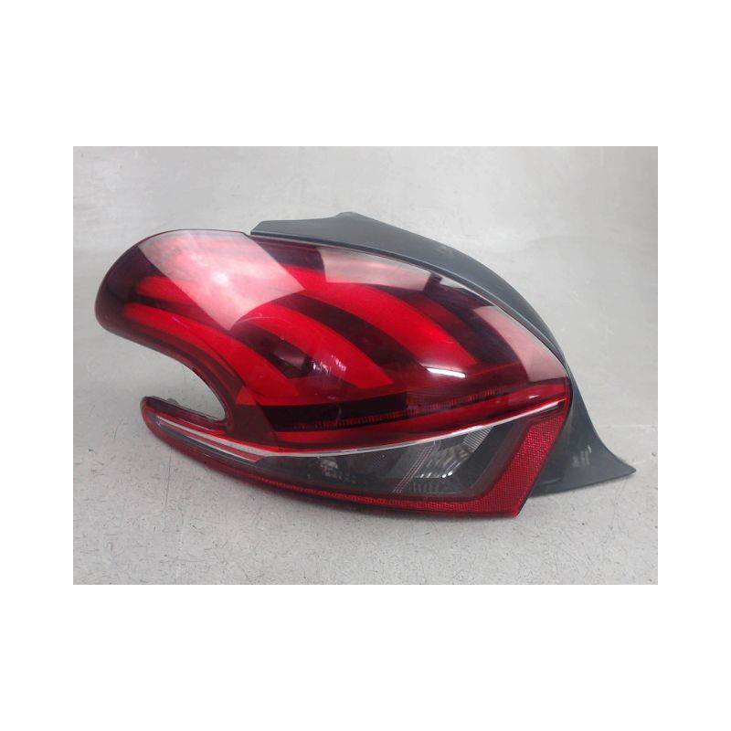 FEU ARRIERE GAUCHE  PEUGEOT 208