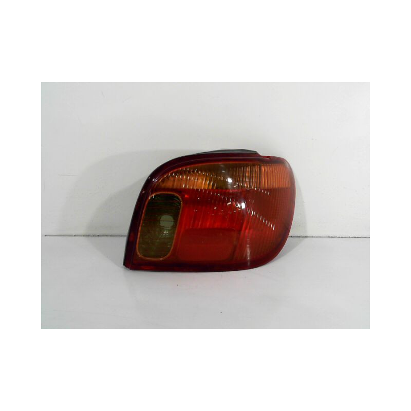 FEU ARRIERE DROIT TOYOTA YARIS 2003-