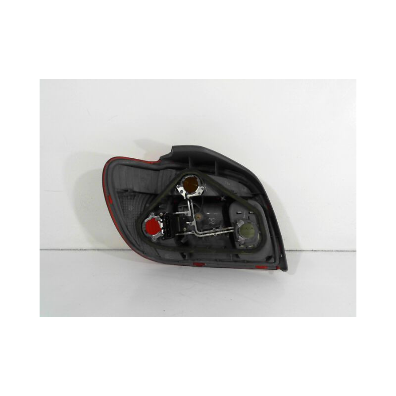 FEU ARRIERE DROIT TOYOTA YARIS 2003-