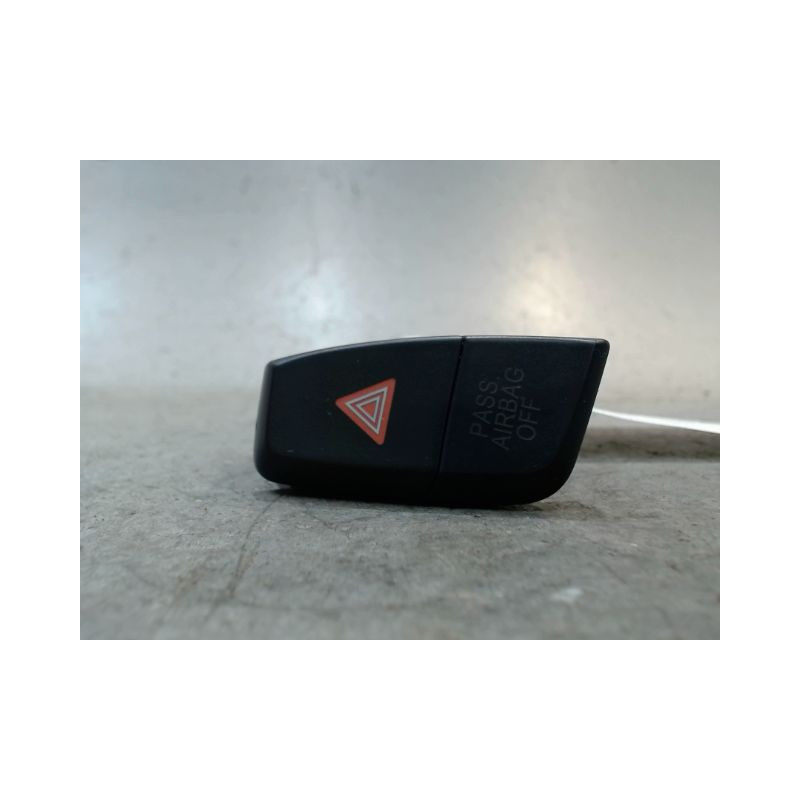 BOUTON DE WARNING AUDI A4
