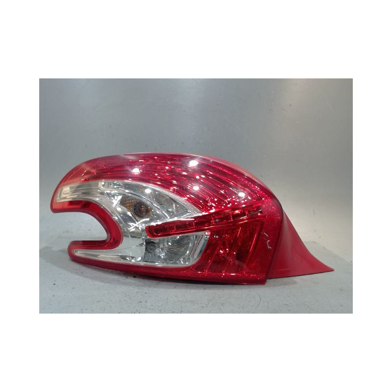 FEU ARRIERE GAUCHE  PEUGEOT 208