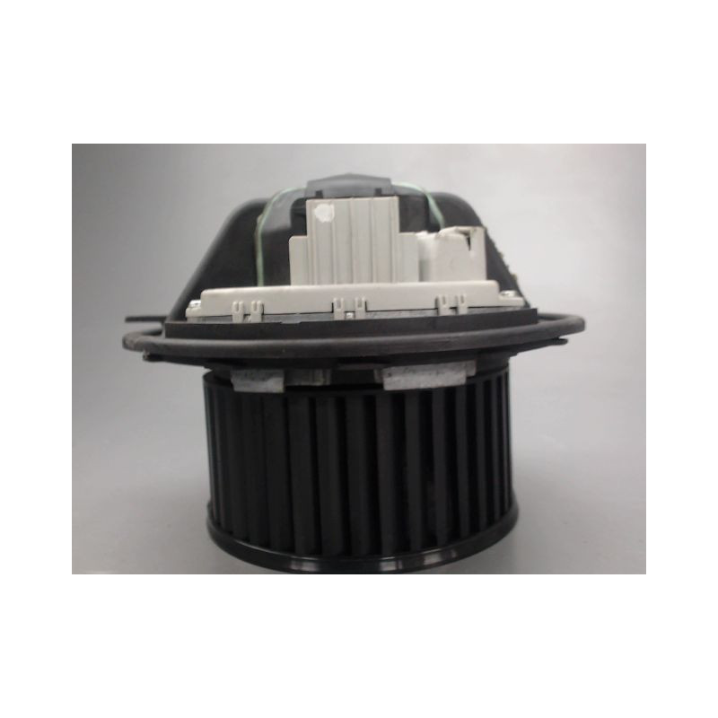 MOTEUR VENTILATEUR CHAUFFAGE B.M.W. SERIE 1