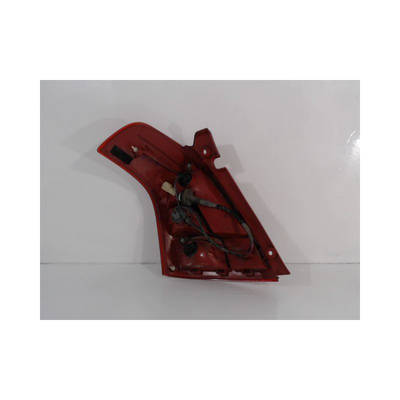 FEU ARRIERE DROIT SUZUKI SWIFT