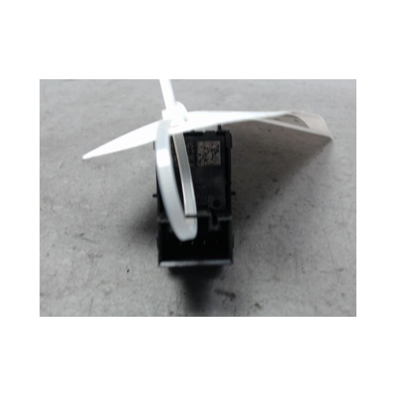 COMMANDE LEVE-GLACE PORTE AVD VOLKSWAGEN GOLF VII