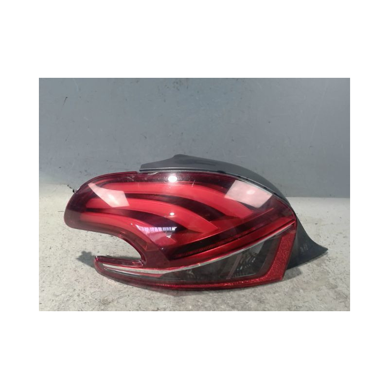 FEU ARRIERE GAUCHE  PEUGEOT 208