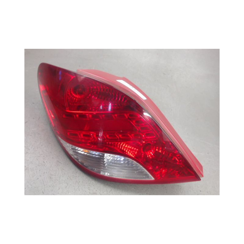 FEU ARRIERE GAUCHE  PEUGEOT 207