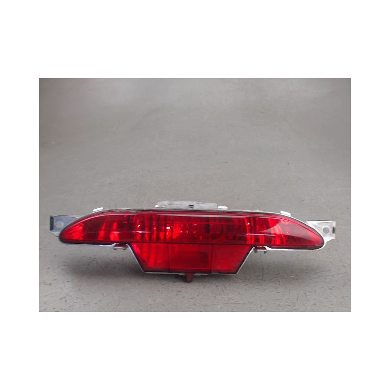 FEU BROUILLARD CENTRAL ARRIERE PEUGEOT 208