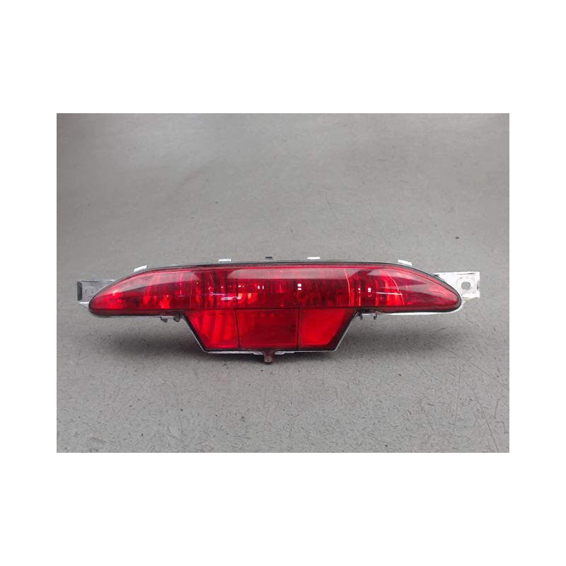 FEU BROUILLARD CENTRAL ARRIERE PEUGEOT 208