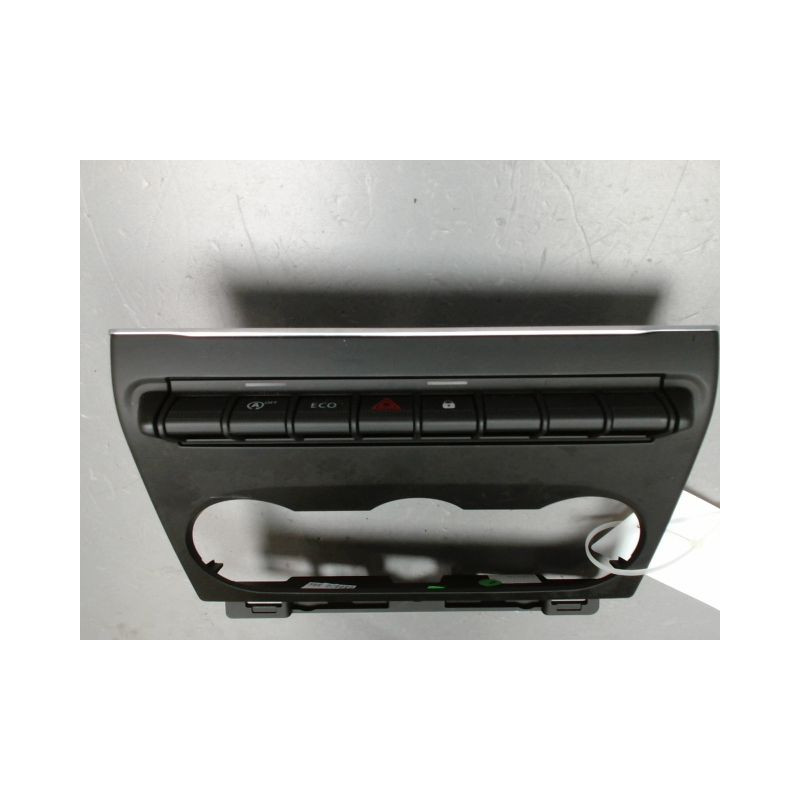 BOUTON DE WARNING RENAULT CLIO