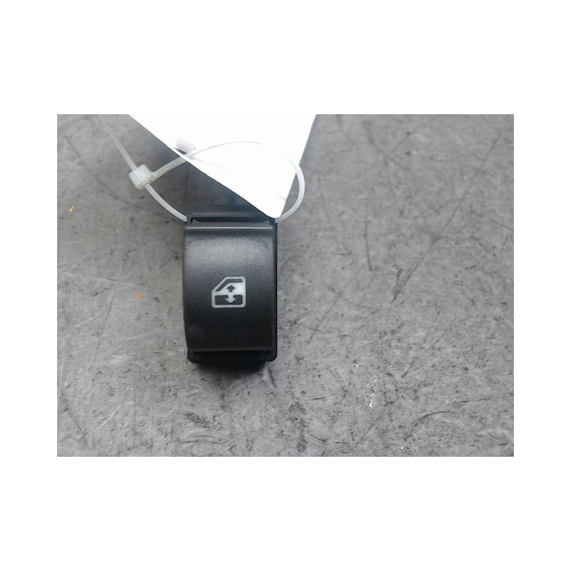 COMMANDE LEVE-GLACE PORTE AVD FIAT DOBLO
