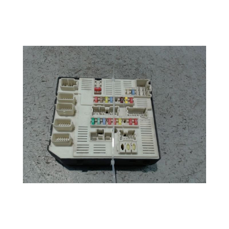PLATINE FUSIBLE AVANT RENAULT LAGUNA III 2007-