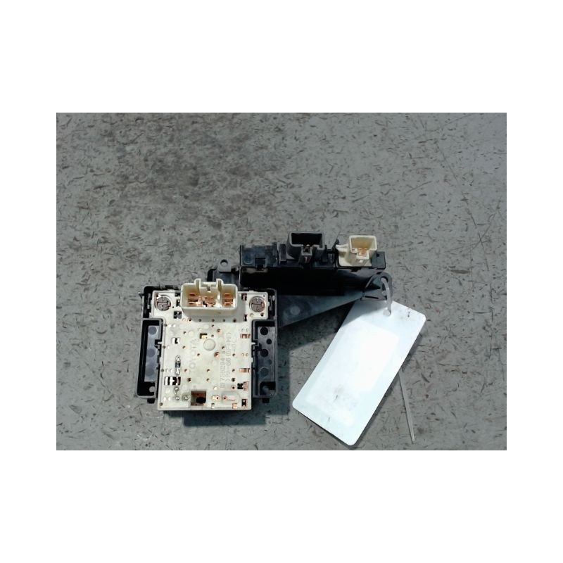 BOUTON DE WARNING TOYOTA YARIS 2003-