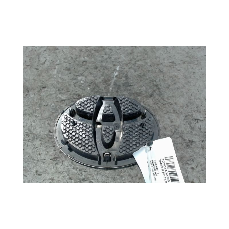 SIGLE CALANDRE TOYOTA YARIS II 2010-