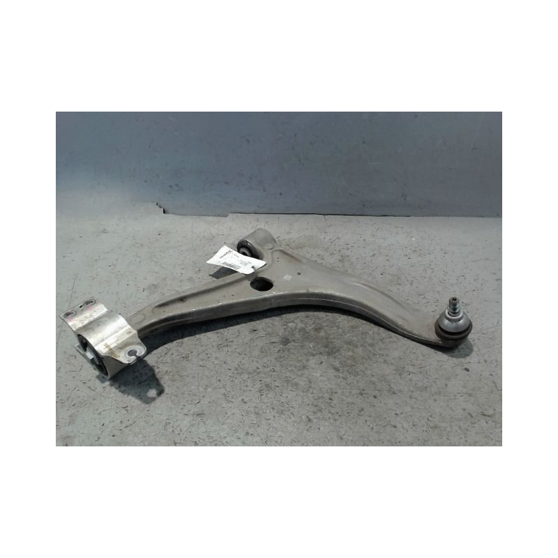 TRIANGLE INFERIEUR AVANT DROIT MERCEDES GLB