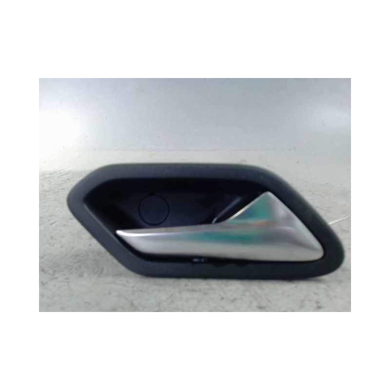 POIGNEE INTERIEURE PORTE AVANT DROIT DACIA DUSTER 2010-