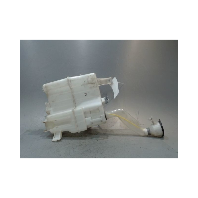 RESERVOIR LAVE-GLACE AVANT TOYOTA PRIUS