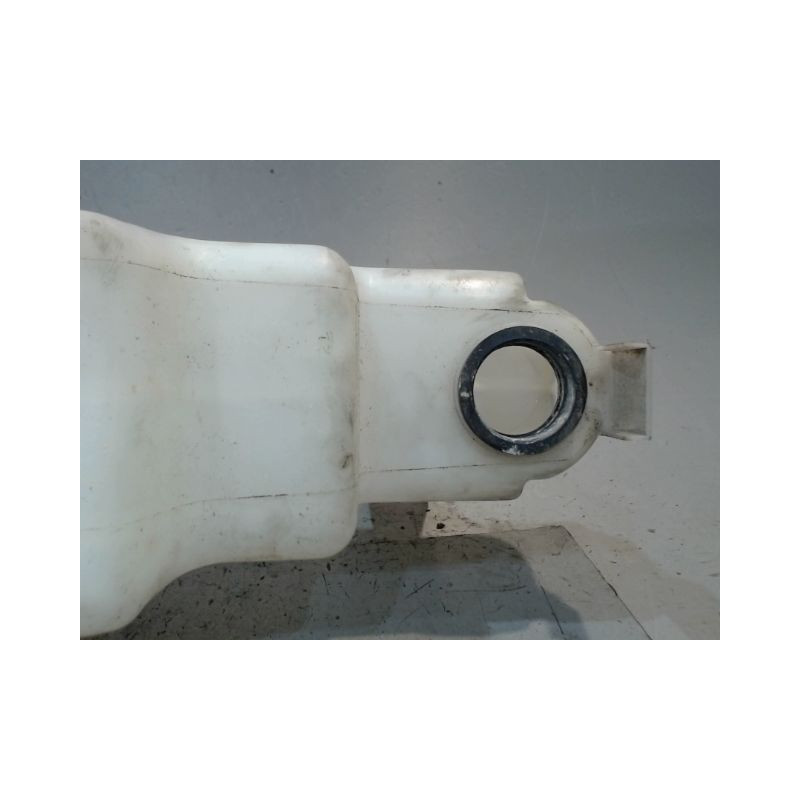 RESERVOIR LAVE-GLACE AVANT TOYOTA RAV4