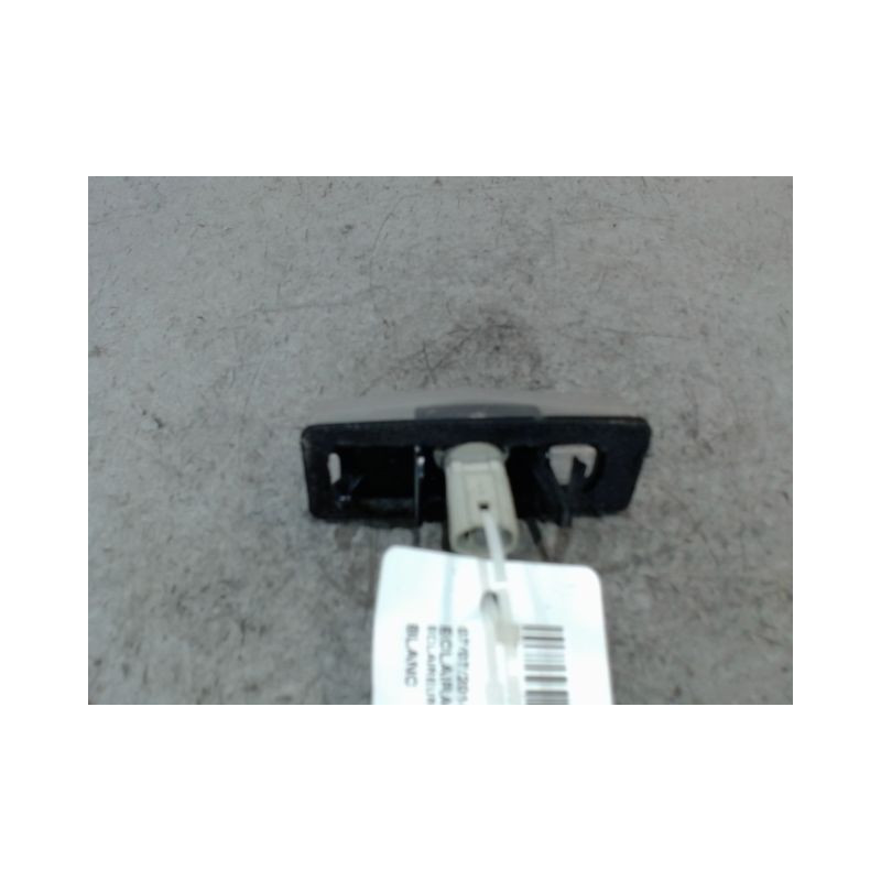 ECLAIREUR PLAQUE DE POLICE DROIT TOYOTA RAV4