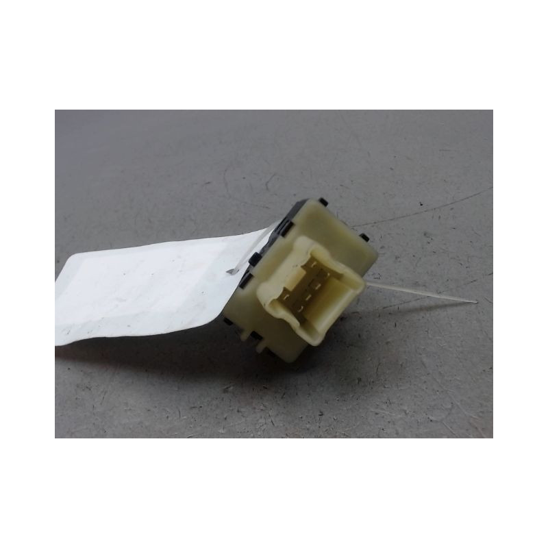 COMMANDE LEVE-GLACE PORTE AVG DACIA LOGAN