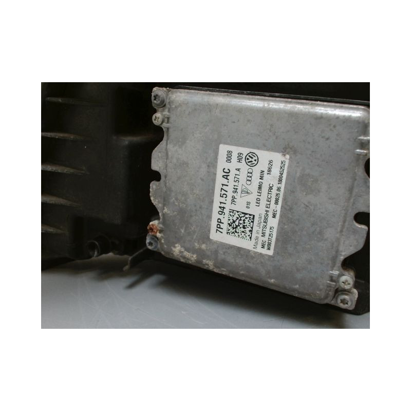 PHARE DROIT VOLKSWAGEN CRAFTER FGN 2006-