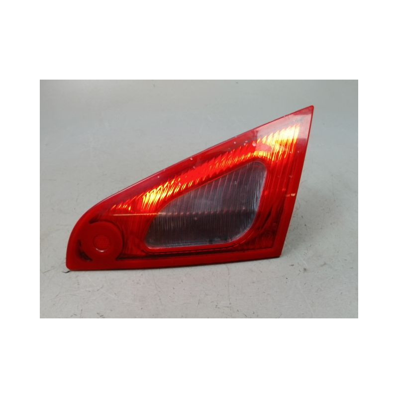 FEU ARRIERE INTERIEUR DROIT MITSUBISHI COLT