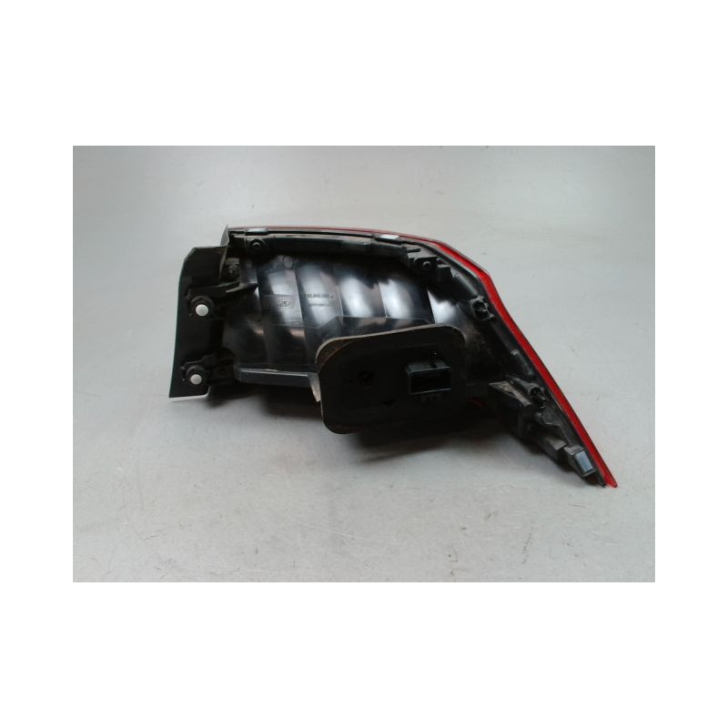 FEU ARRIERE GAUCHE  VOLKSWAGEN PASSAT 2010-