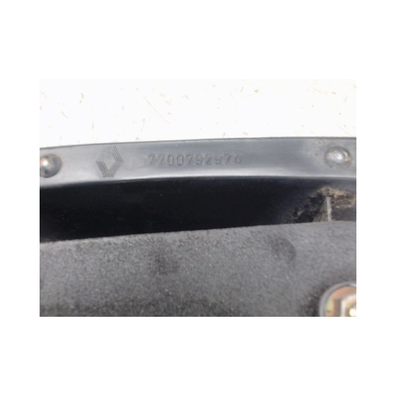FEU ARRIERE GAUCHE  RENAULT R21