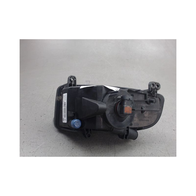 PHARE ANTIBROUILLARD AVANT GAUCHE AUDI A4