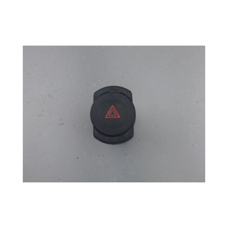 BOUTON DE WARNING DACIA SANDERO