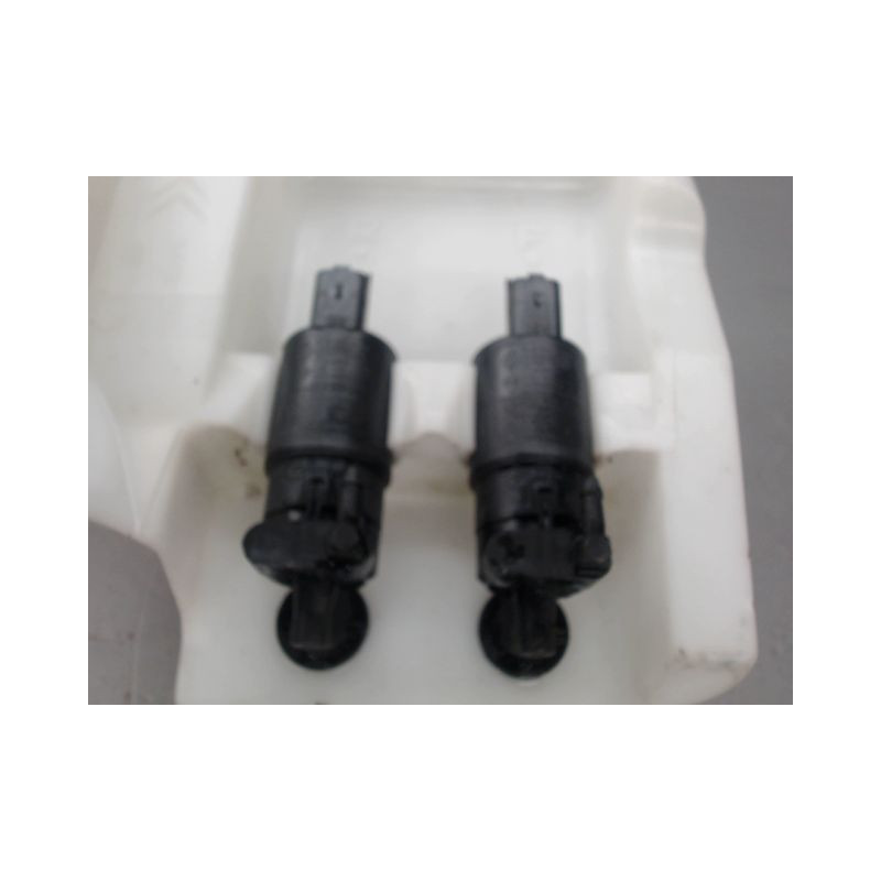 RESERVOIR LAVE-GLACE AVANT TOYOTA AYGO