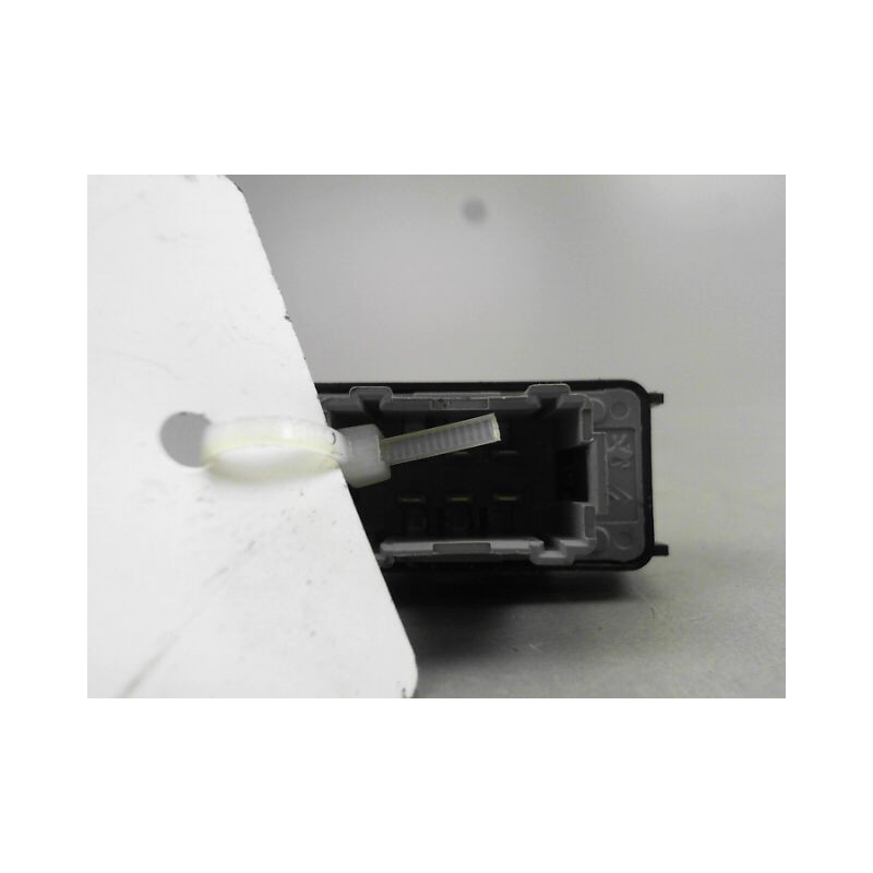 COMMANDE LEVE-GLACE PORTE AVD SEAT IBIZA