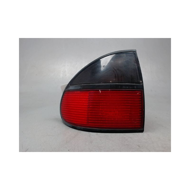 FEU ARRIERE GAUCHE  RENAULT LAGUNA -98