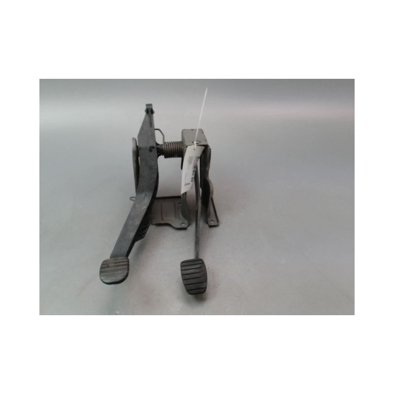 PEDALIER COMPLET DACIA SANDERO I 2008-2012