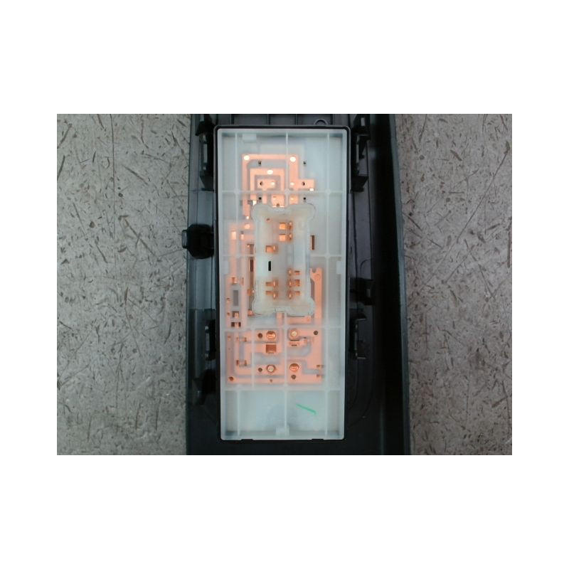 COMMANDE LEVE-GLACE PORTE AVD NISSAN MICRA 2009-