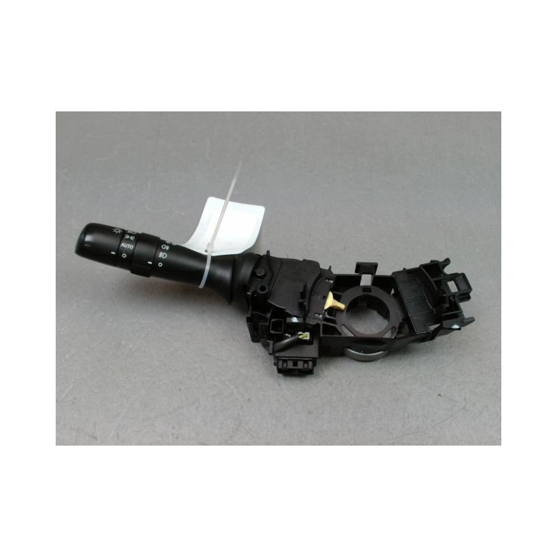 COMMANDE ECLAIRAGE TOYOTA VERSO 2010-