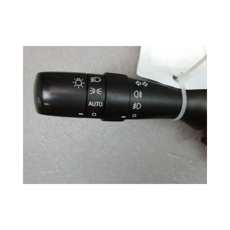 COMMANDE ECLAIRAGE TOYOTA VERSO 2010-