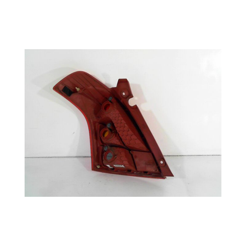 FEU ARRIERE DROIT SUZUKI SWIFT -03/05