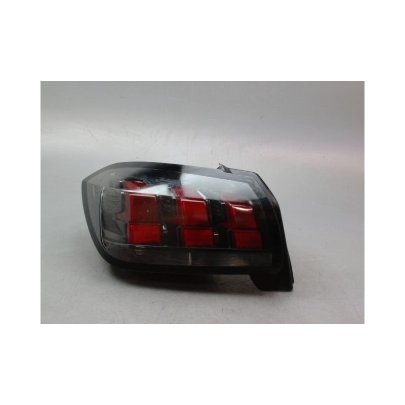 FEU ARRIERE GAUCHE  PEUGEOT 208 2012-...