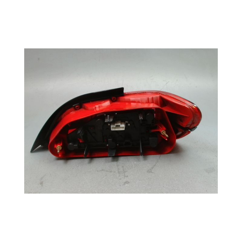 FEU ARRIERE GAUCHE  PEUGEOT 406 BERL. Phase 2 1999-2004