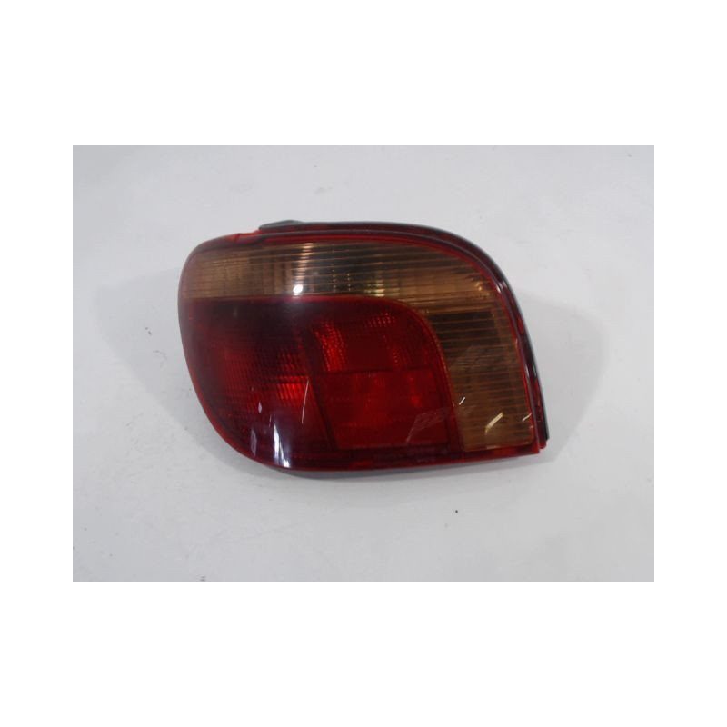 FEU ARRIERE GAUCHE  TOYOTA YARIS -2003