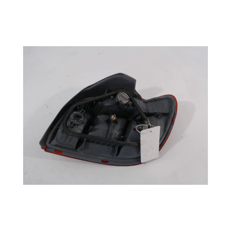 FEU ARRIERE GAUCHE  TOYOTA YARIS -2003