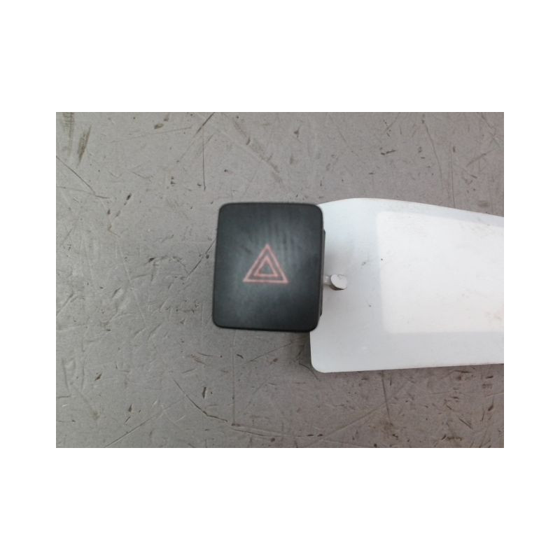 BOUTON DE WARNING NISSAN NOTE