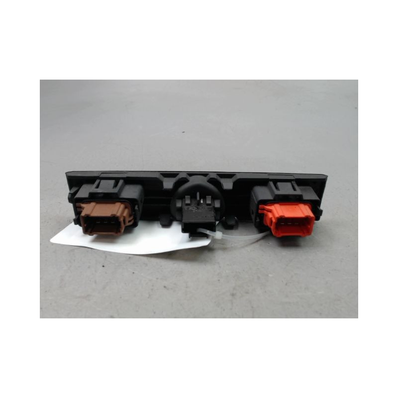 BOUTON DE WARNING RENAULT CLIO CAMPUS II Phase 2 2009-2012