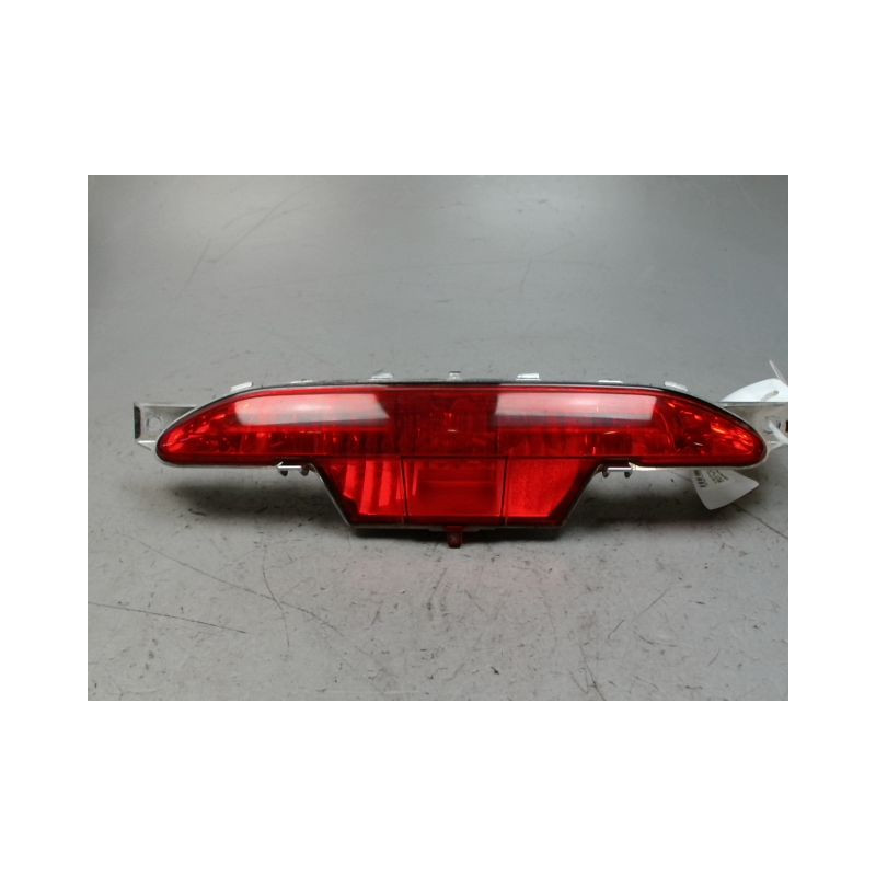 FEU BROUILLARD CENTRAL ARRIERE PEUGEOT 208